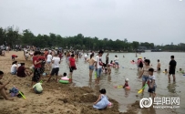 阜阳夏季，岳家湖公园热闹场面