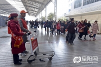 阜阳心公益志愿者温暖回家路